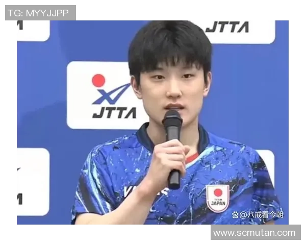 张本智和回国秀奖杯豪言明年登顶世界第一 张本智和回国秀奖杯豪言明年登顶世界第一